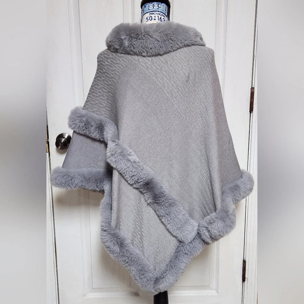 Le Moda One Size Cape Wrap Grey, Faux Fur Trim Knit Shawl Poncho One Size - Picture 3 of 4